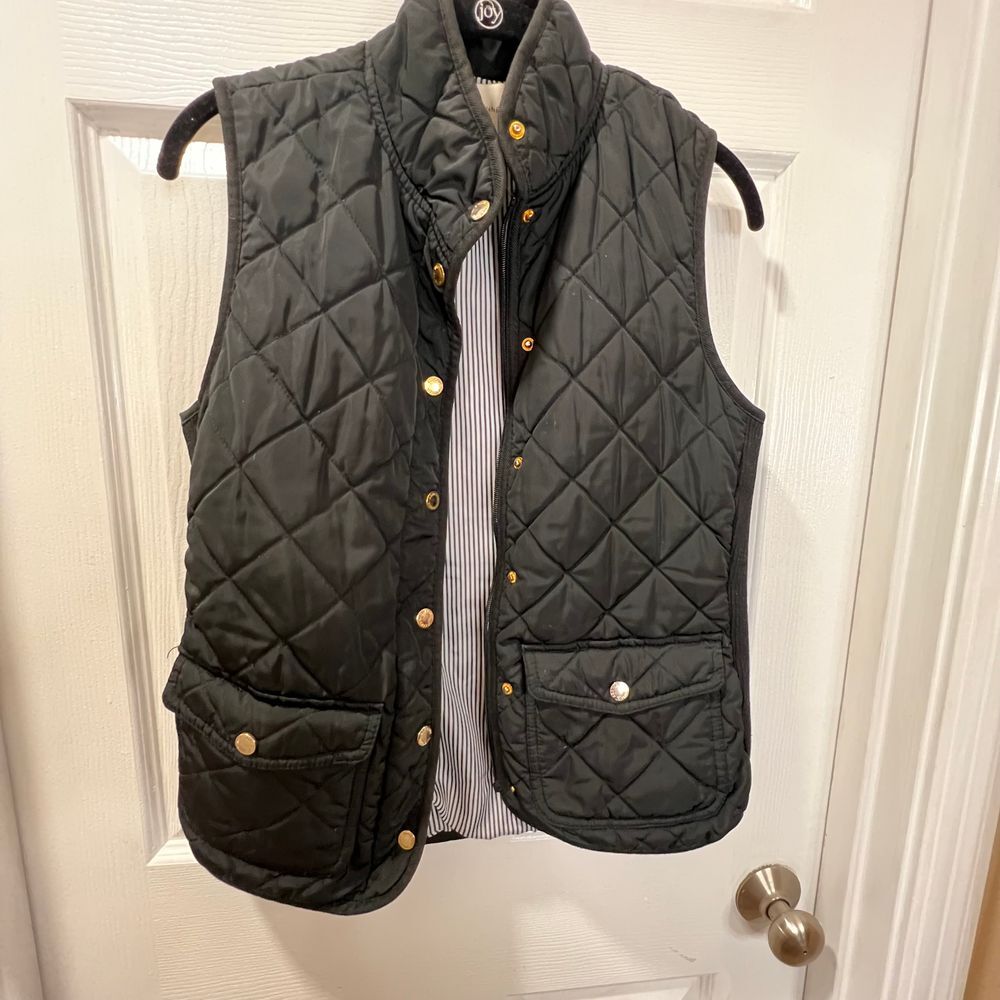 Adrienne‎ Vittadini Black Quilted Vest with Gold Buttons and Striped Lining
